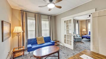 Apartment (2 Bedrooms) | Front of property