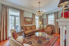 Interior - Walk to Dtwn Texarkana: Central Historic Home (Texarkana)