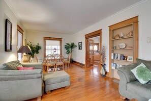 House (5 Bedrooms) | Interior