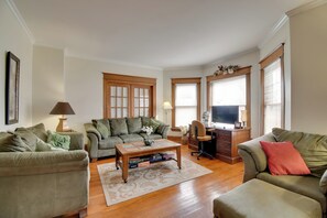 House (5 Bedrooms) | Interior