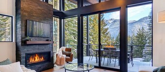 Ski In & Out 'the Mountainside House' w/ Hot Tub!