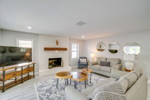 House (4 Bedrooms) | Interior - 4 Mi to Siesta Key: Family Getaway w/ Balcony (Sarasota)