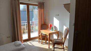 Twin Room, Private Bathroom | Free WiFi, bed sheets