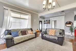 House (2 Bedrooms) | Interior - < 1 Mi to Youngstown State: Historic Home w/ Porch (Youngstown)