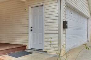 Interior - Hike & Sip in North Georgia: Apartment w/ Deck (Alto)