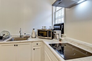 Interior - Hike & Sip in North Georgia: Apartment w/ Deck (Alto)