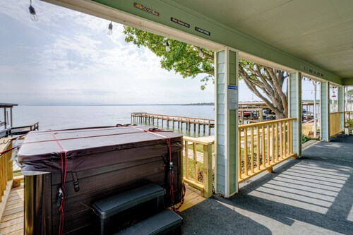 Private Pier, Porch! Quiet Lake Livingston Retreat