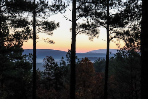 Hike the Ouachitas! Remote Mtn Hideaway w/ Trails
