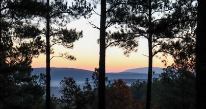 Hike the Ouachitas! Remote Mtn Hideaway w/ Trails