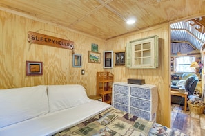 House (1 Bedroom) | Interior - Hike the Ouachitas! Remote Mtn Hideaway w/ Trails (Wister)