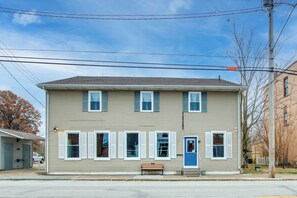 Apartment (3 Bedrooms) | Interior - Walk to Nauvoo Temple: Remodeled Family Apartment (Nauvoo)