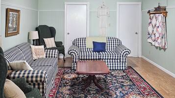 Apartment (3 Bedrooms) | Front of property