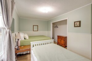 Apartment (3 Bedrooms) | Interior - Walk to Nauvoo Temple: Remodeled Family Apartment (Nauvoo)