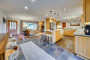 House (6 Bedrooms) | Interior - Fire Pit, Chic Deck! Family-friendly Puyallup Home (Puyallup)