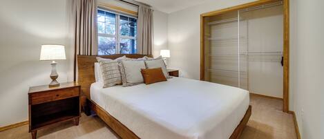 House (6 Bedrooms) | Interior