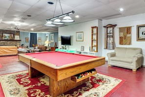 Apartment (3 Bedrooms) | Interior - 4 Mi to Mauch Chunk Lake: Spacious Apt w/ Bar! (Summit Hill)