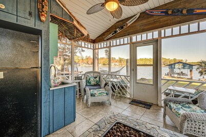 Boat Dock & Fire Pit: Waterfront Bath Getaway!