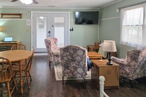 Apartment (1 Bedroom) | Interior - Comfy, Freshly Remodeled Apt Near Nauvoo Temple (Nauvoo)