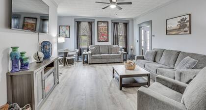 5 Mi to The Wilds: Spacious Family Hub, Game Room!