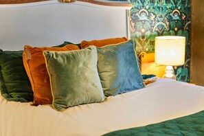 3 bedrooms, iron/ironing board, WiFi, bed sheets - Host & Stay | The Little Townhouse (Southwell)