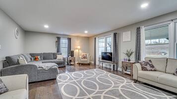 House (4 Bedrooms) | Interior