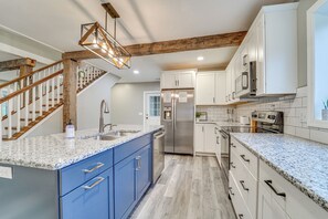 House (4 Bedrooms) | Interior - Mtn Views! Peaceful Rural Retreat in Mapleton (Mapleton Depot)