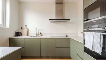 KylskÄp, mikrovÄgsugn, ugn och spishÀll