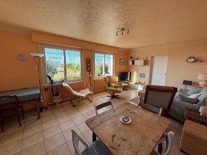 TV - Vacation home in Kerity (Penmarch)