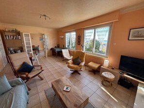 TV - Vacation home in Kerity (Penmarch)
