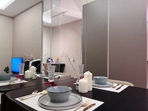 Una televisión de pantalla plana