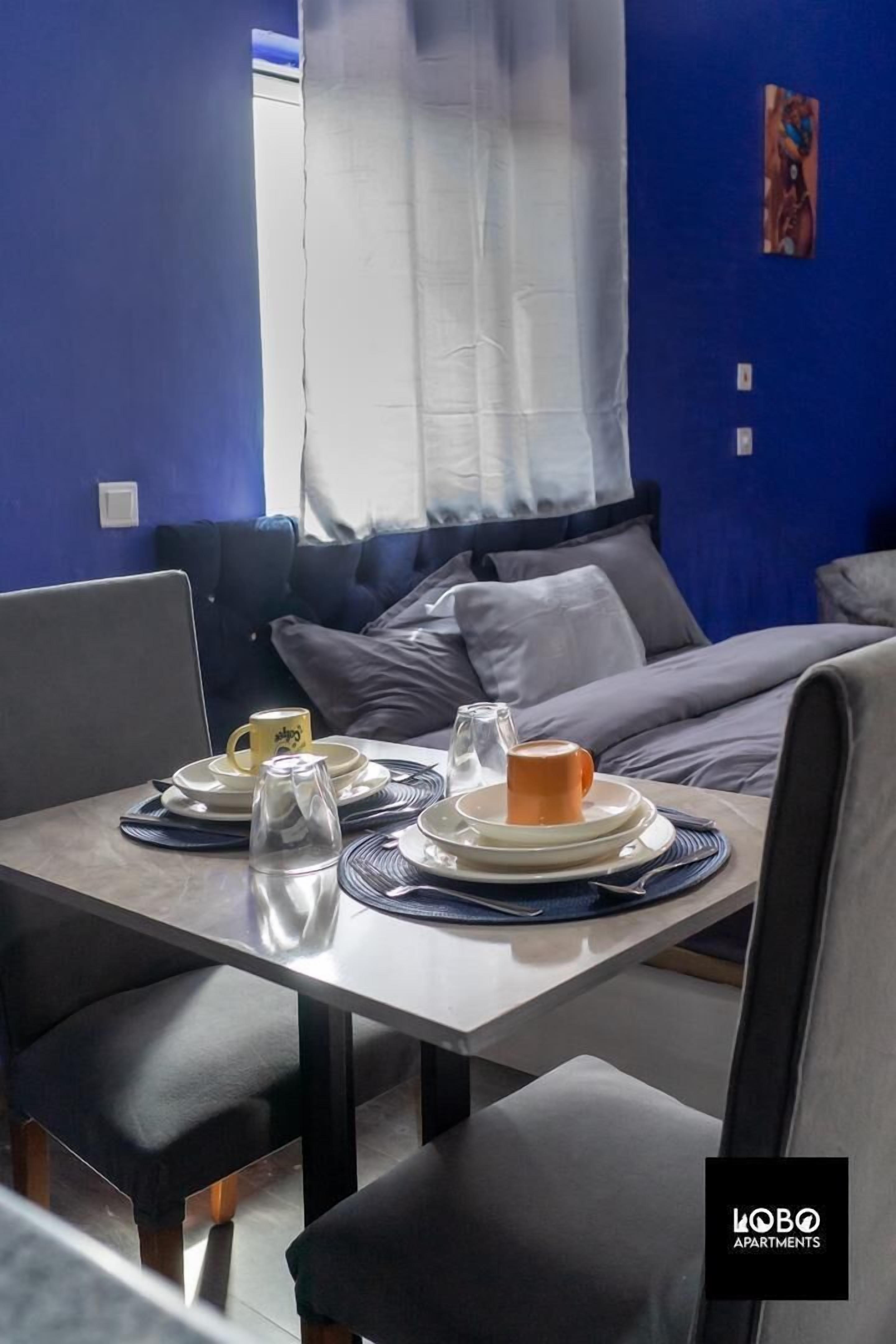 Estudio, vista a la ciudad | Servicio a la habitación