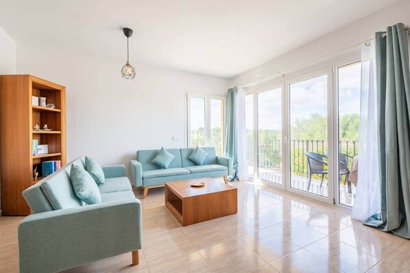 TV - To complete (Cala Ferrera)