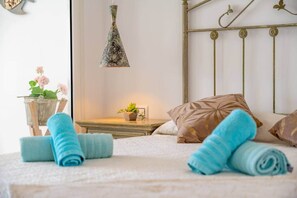 Iron/ironing board, WiFi, bed sheets