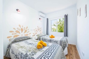 WiFi, bed sheets - To be completed (Cala Ferrera)