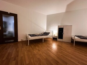 Bed sheets - Apartment 'Haus 3 Musketiere' with Shared Garden (Augsburg)
