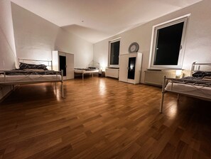 Bed sheets - Apartment 'Haus 3 Musketiere' with Shared Garden (Augsburg)