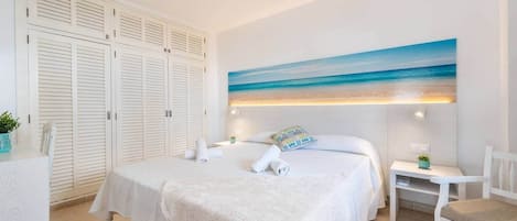 Iron/ironing board, WiFi, bed sheets