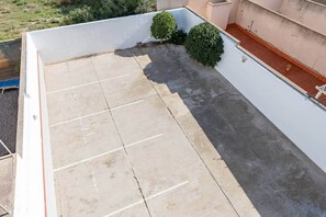 المنطقة المحيطة با لمنشأة