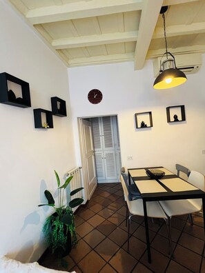 Dining - TRASTEVERE ROME'S HEART CHARMIG APPARTMENT 88 (Roma)