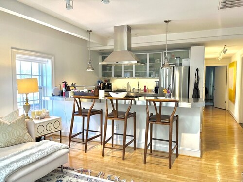 Centrally located 2 bedroom, 2 bath condo