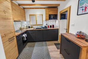 Fridge, microwave, oven, stovetop - Chalet 8p Villars-sur-Ollon Parking & Jardin (Villars-sur-Ollon)