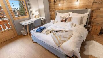 Bureau, fer et planche Ă repasser, lit parapluie, Wi-Fi