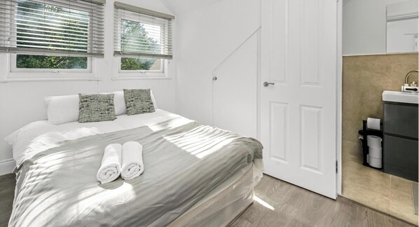 Fer et planche à repasser, Wi-Fi gratuit, draps fournis