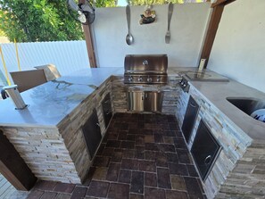 Terrace/patio - Villa Azalea · 4BR Heated Pool · Game Room · Near Gulf Beaches (Seminole)