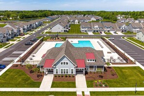 Exterior - Beautifully decorated 3 bed, 2.5 bath Pet Friendly townhome in the Bishops Landing Community! Wifi Available, Pools, Fitness Center, Tennis, Beach Shuttle, Playground! (Millville)