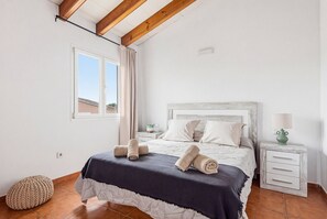 3 bedrooms, iron/ironing board, free WiFi, bed sheets