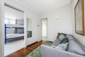 WiFi, bed sheets - Love You Moore-Breathtaking Views of Both Ocean and River. (Guilderton)