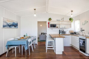 Fridge, microwave, oven, stovetop - Love You Moore-Breathtaking Views of Both Ocean and River. (Guilderton)
