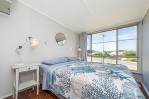 WiFi, bed sheets - Love You Moore-Breathtaking Views of Both Ocean and River. (Guilderton)