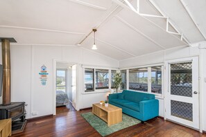 Smart TV, fireplace - Love You Moore-Breathtaking Views of Both Ocean and River. (Guilderton)